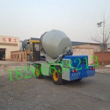 湖北赤壁帶自上料攪拌車廠家說明，1.6立方2方流動式自裝料自拌水泥罐車價格